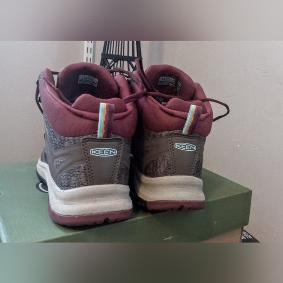 Size 8 Ladies Keen Waterproof hikers - Picture 8 of 8